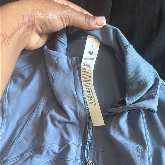 Lululemon - Picture 3 of 4